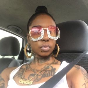 Meet your Posher, Roshonda